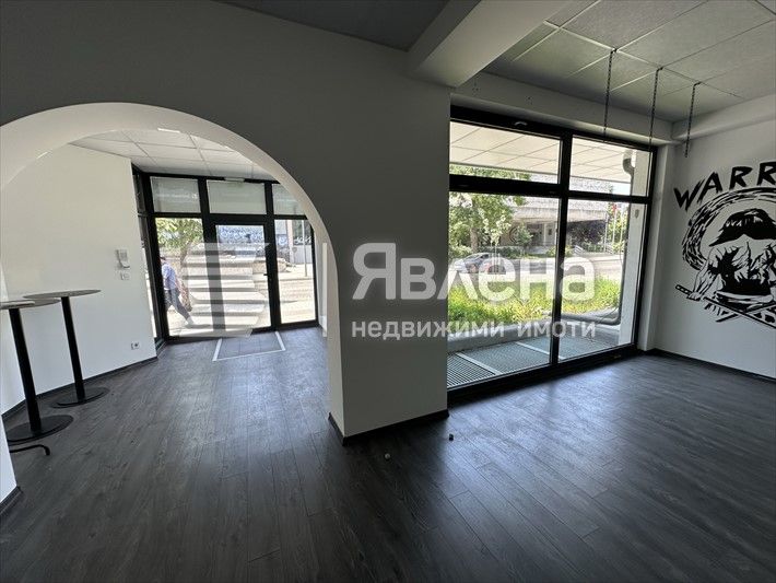 Дава се под наем Магазин в Пловдив, Център - 60 кв.м за 650 € - Снимка #4