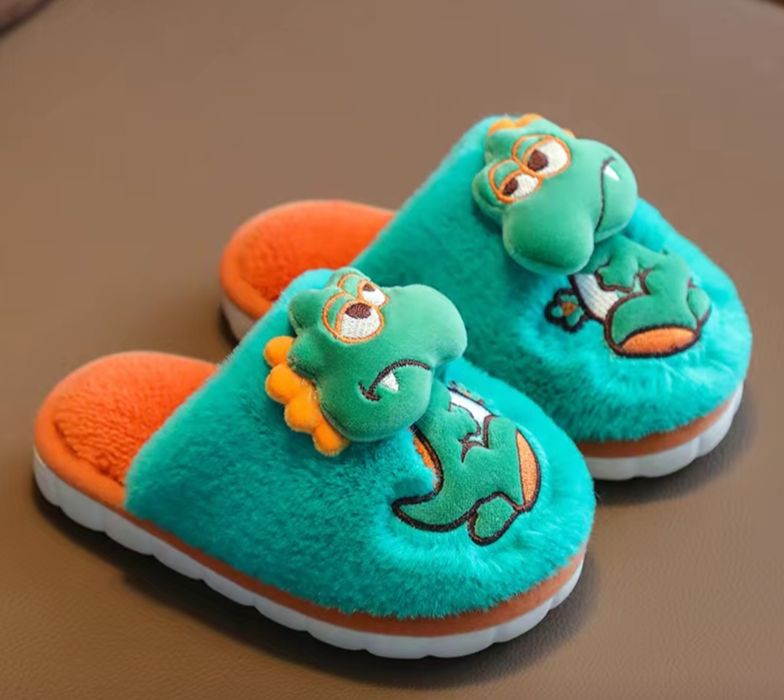 Продаю детские тапочки