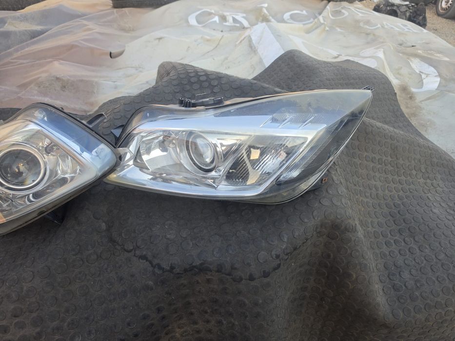Faruri Xenon Opel Insignia.