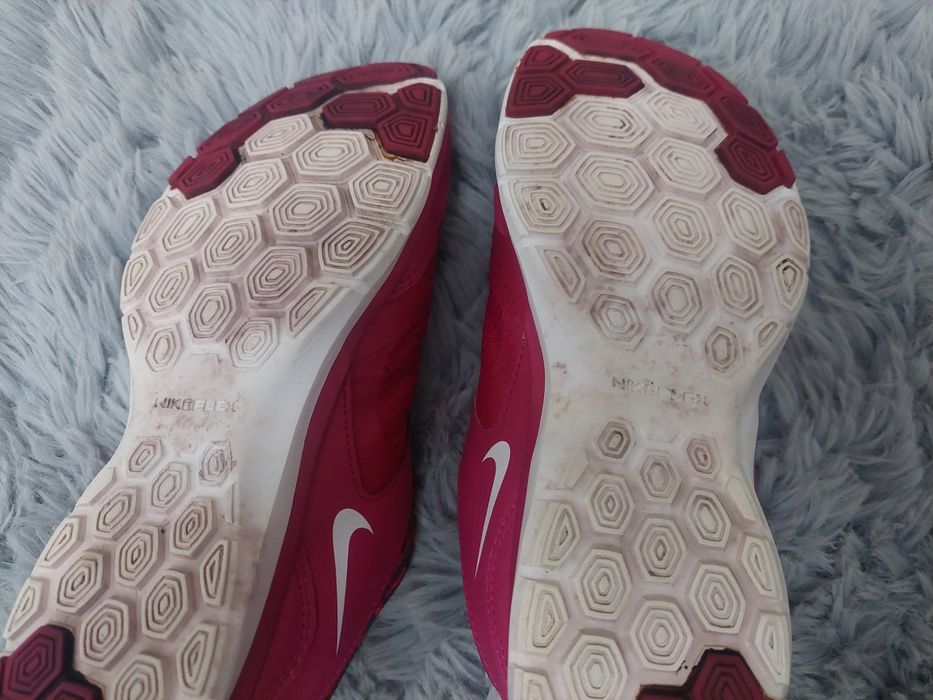 Vând adidasi Nike marimea 38