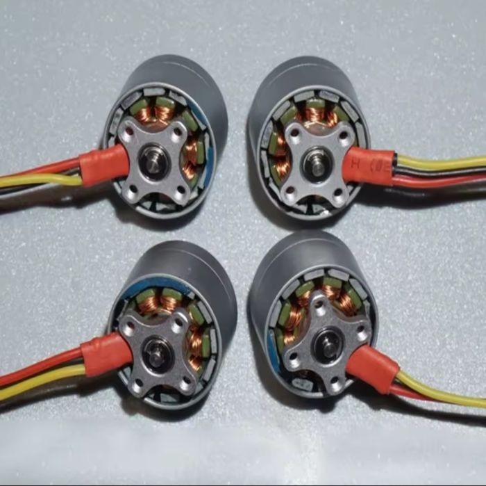 Set 4 mini motoare brushless 1104 + 6 elicii pt drona sau modele RC