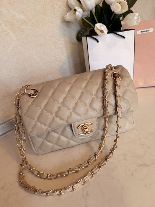 Дамска чанта Chanel Classic среден размер бежова