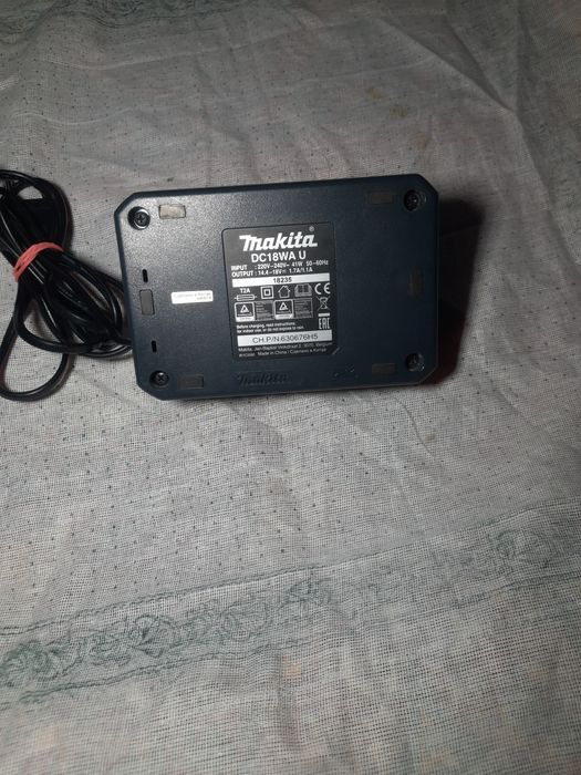 MAKITA зарядное устройство