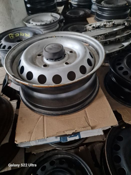 Ford 16 цола джанти за бус Перфектно състояние.. Замъка Ямбол.