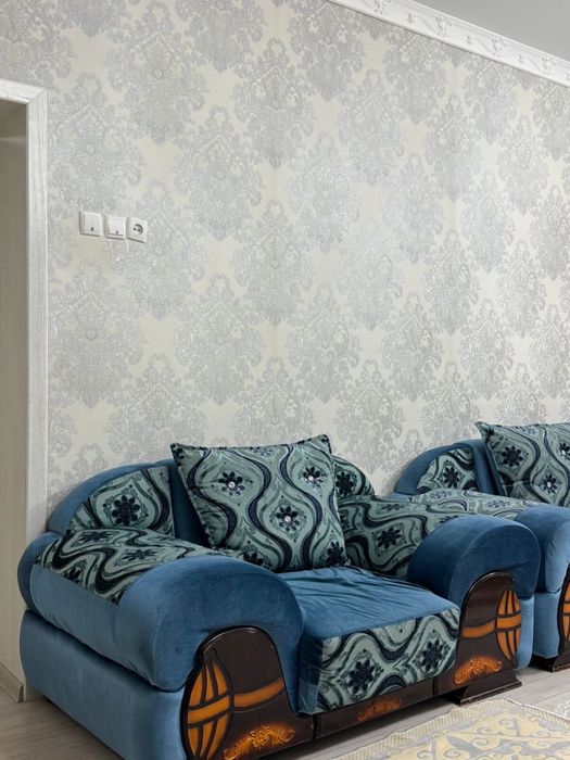 Диванный мебель.