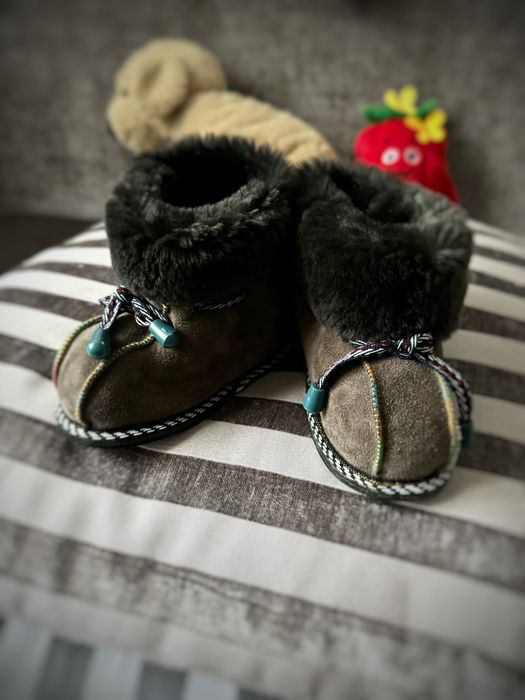 Papuci casa botosi NOI copii piele blana masura 22-23