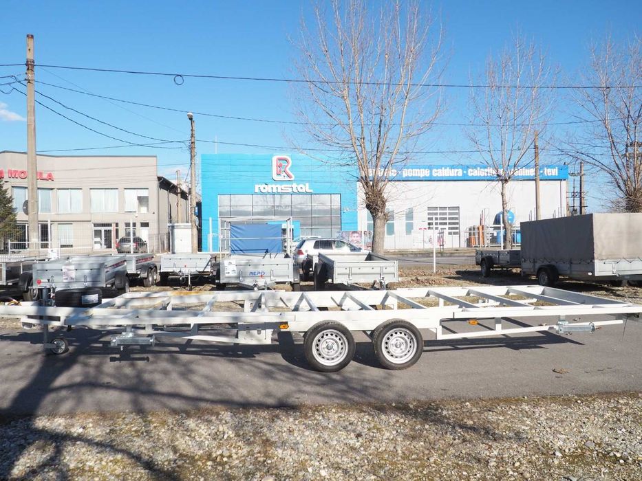 Platformă auto pentru montare container