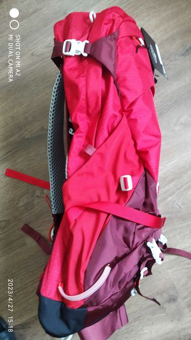 Osprey Stratos 34 Poinsettia Red