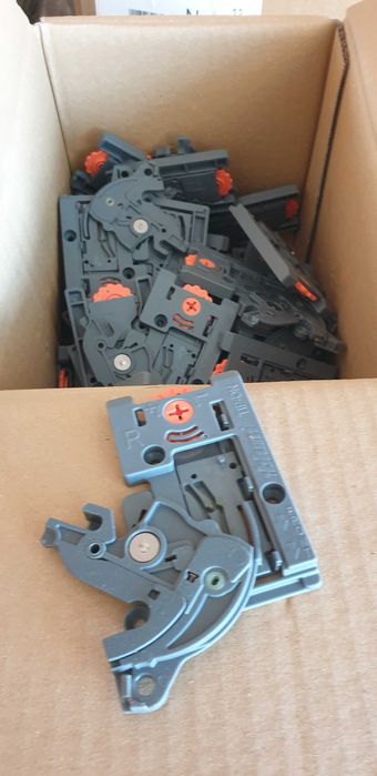 Водачи за чекмеджета Blum с метални страници, tip-on, 270mm