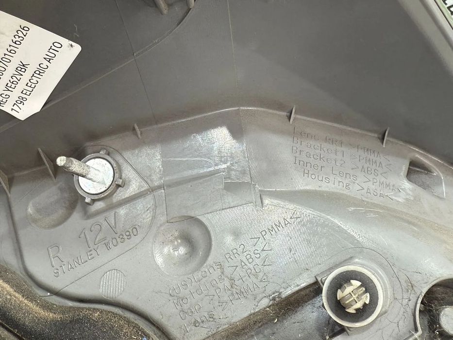 STOP TRIPLA ARIPA DREAPTA TOYOTA PRIUS 2012 HYBRID 1.8 BENZINA Hatchback COD OEM 8155147180 2009-2015