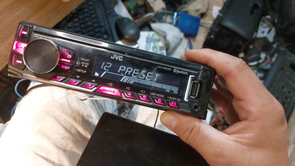 Vând radio usb jvc de masina perfect funcțional