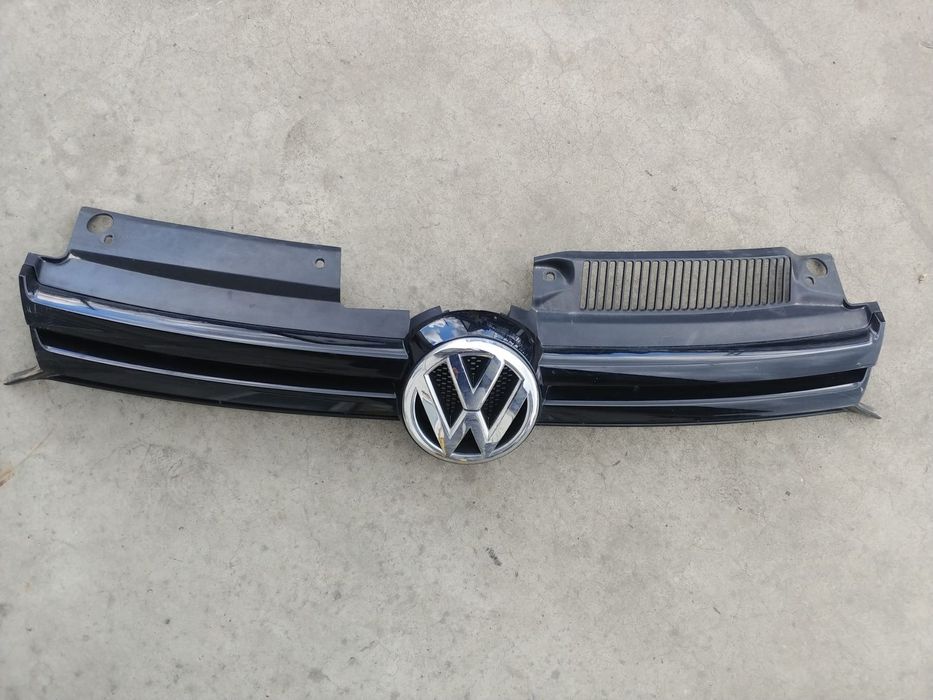 grila bara fata cu emblema vw golf 6 scurt 5k0853653