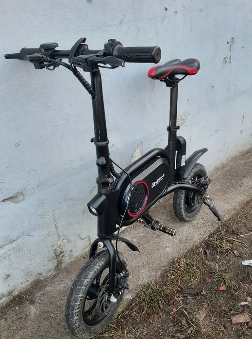 Vând trotinetă electrică mini scuter în stare bună viteză maximă de 25