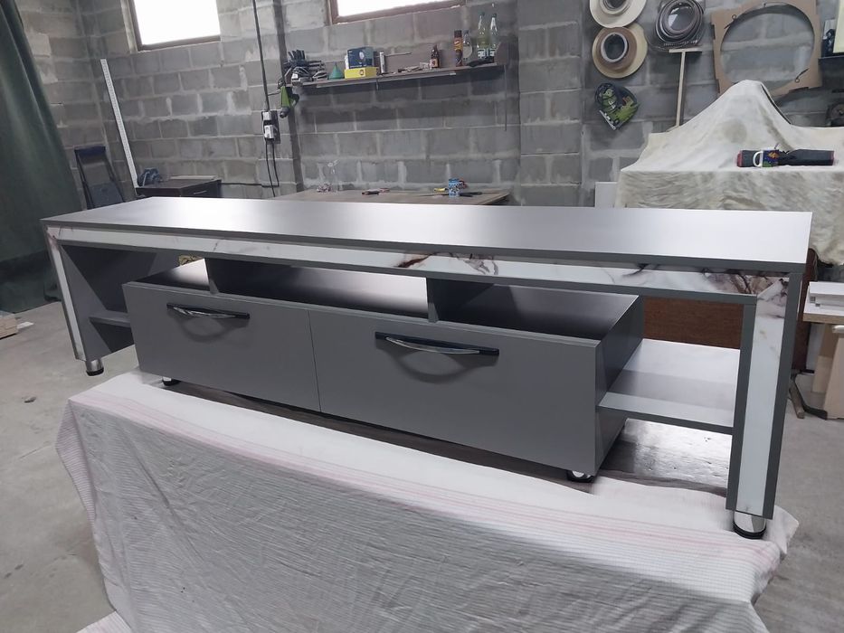 Продам тумбу под телевизор  60 000