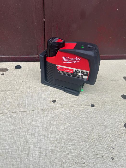 Nivela laser Milwaukee M12CLLP  raza verde 2025