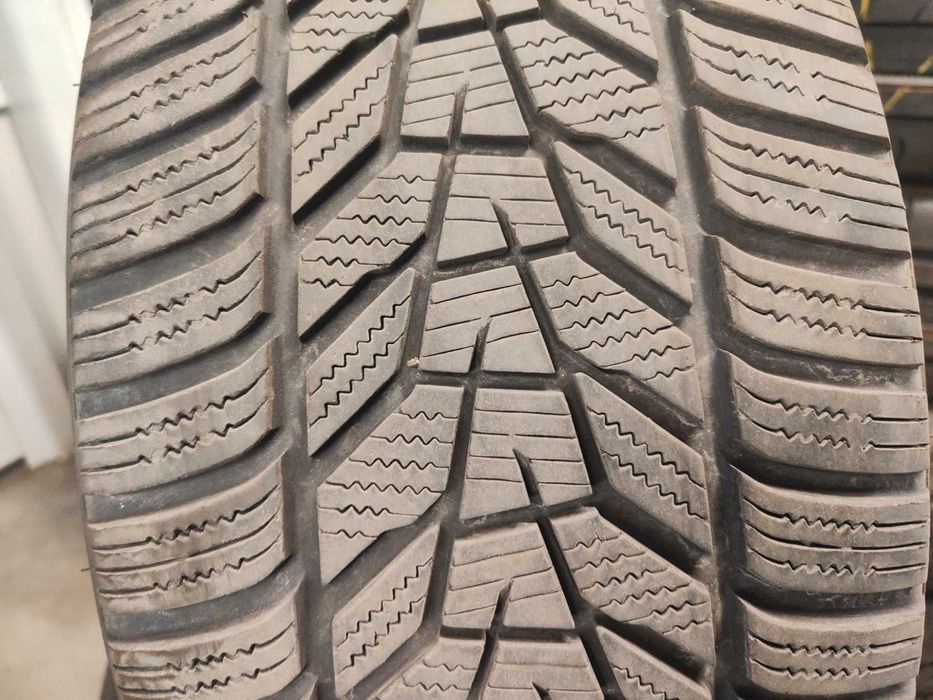 2бр.зимни гуми 235/45/18 Hankook