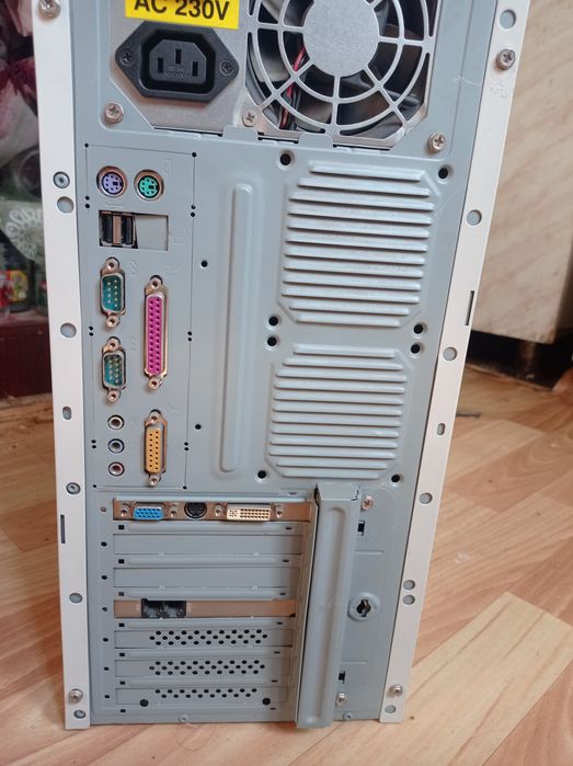 Продам компьютер старый всё на месте