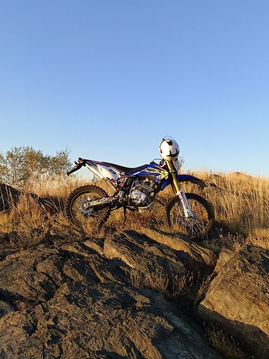 Мотоцикл эндуро 250