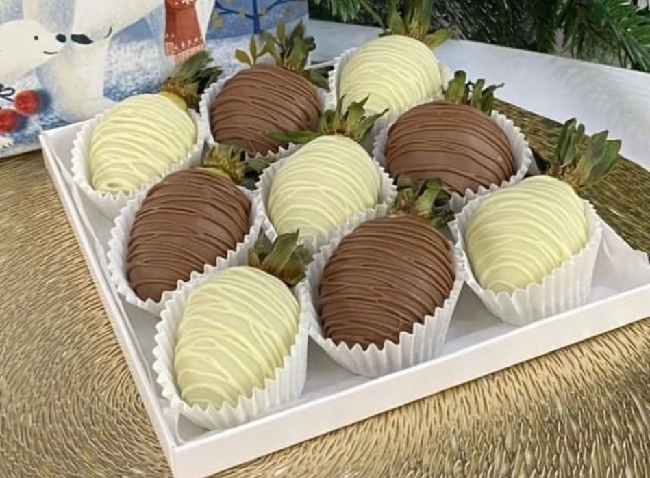 Клубника шоколад Крупный әдемі, сәнді.