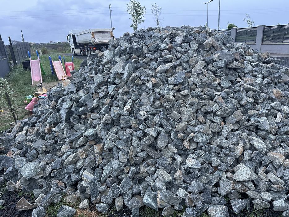 Livrez la comanda clientului nisip, balast, sort, piatra concasata etc