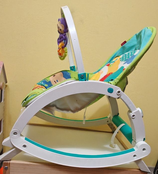 Продавам бебешки шезлонг Fisher Price