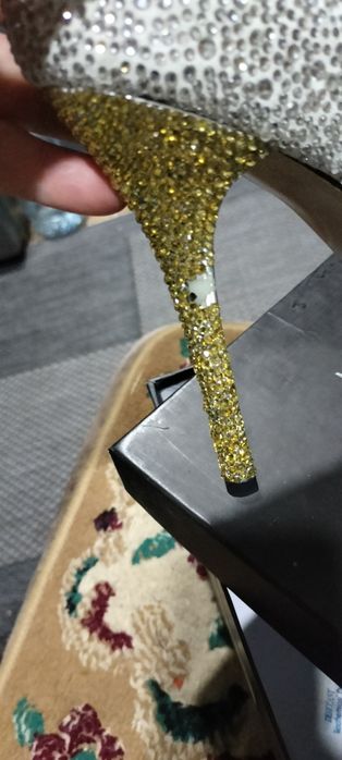 Туфли белые кожанные в стразах