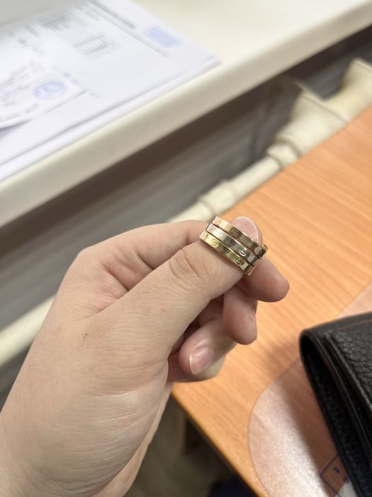 Продам кольцо картье