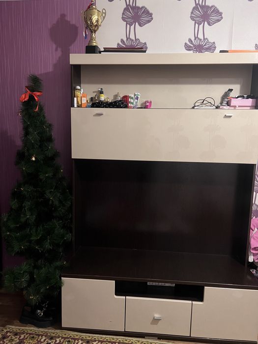 Продам стенку под телевизор