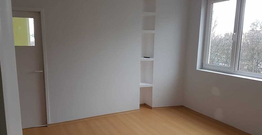 Дава се под наем Двустаен апартамент в Бургас, Славейков - 54 кв.м за 178.5 € - Снимка #3