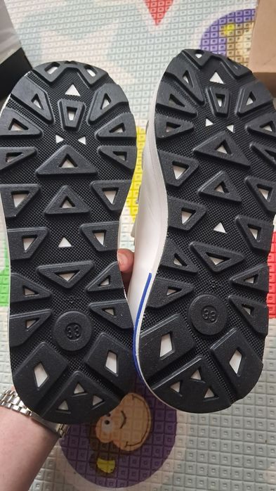 Adidasi de piele noi cu eticheta nr.33