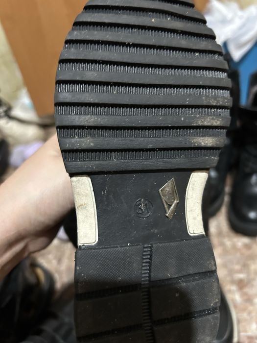 Продам детскую обувь зимнюю