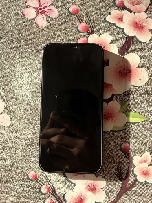 Продам айфон 12/ iphone 12