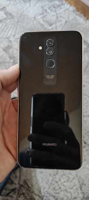 Huawei mate 20 lite impecabil.