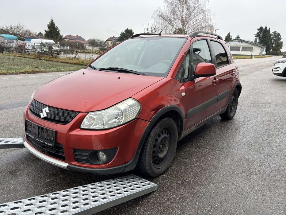 Продавам сузуки сх4 на части