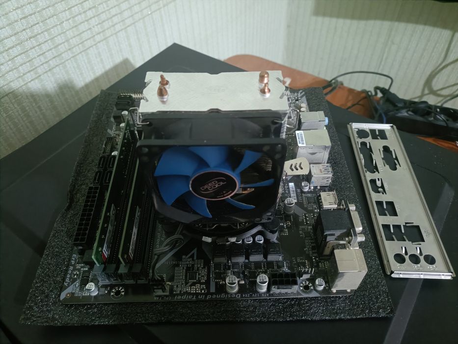 Продам материнскую плату