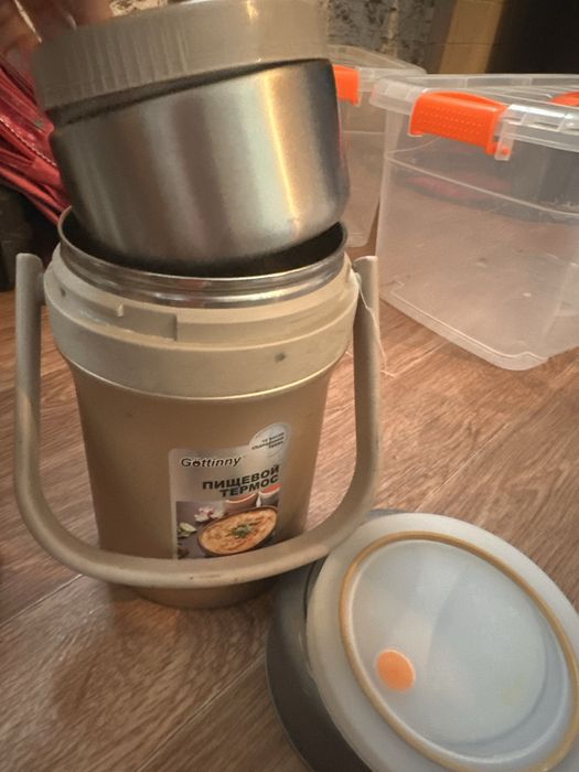 Продается термос для пищи.