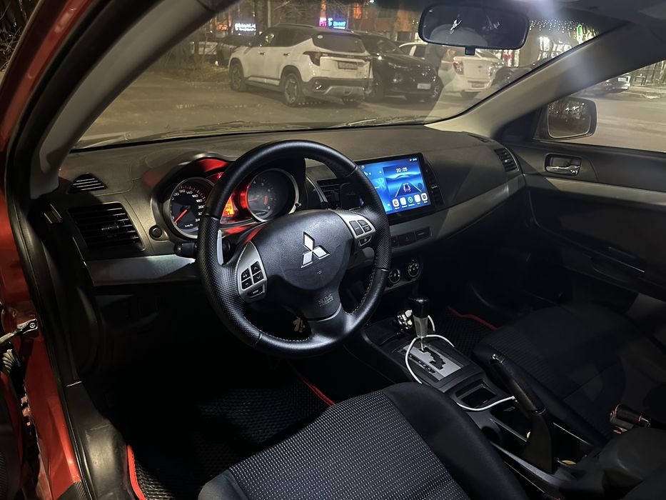 Продам машину LANSER X