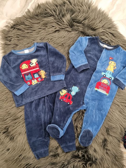 Lot 2 pijamale bebe