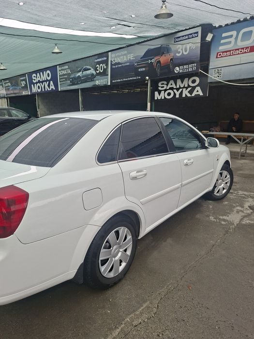 Moshina xolati yanxshi led faralar tablolar qoyilgan