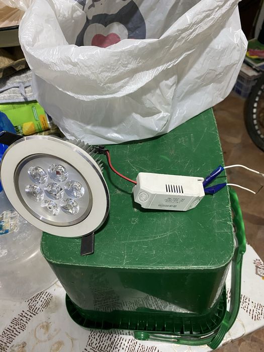 Продам спот 5 штук все рабочие