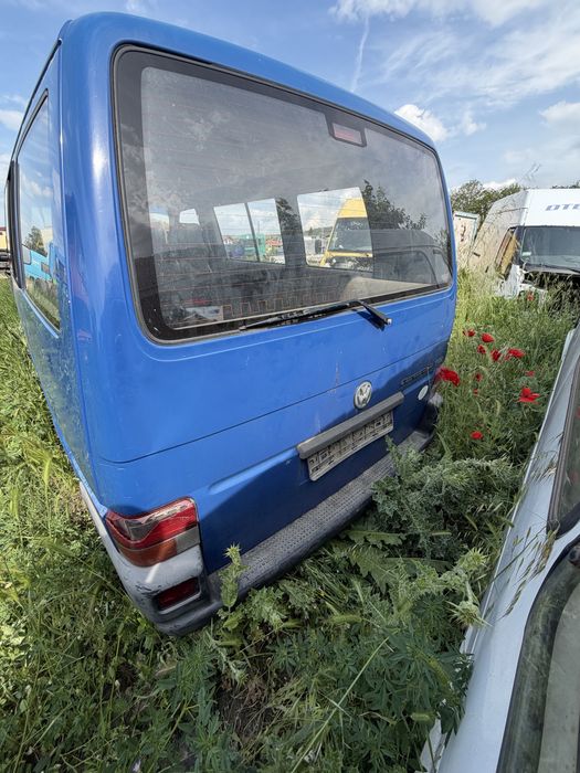 Фолксваген Транспортер Т4 Каравел 2.5 TDI 1999 г. – На части