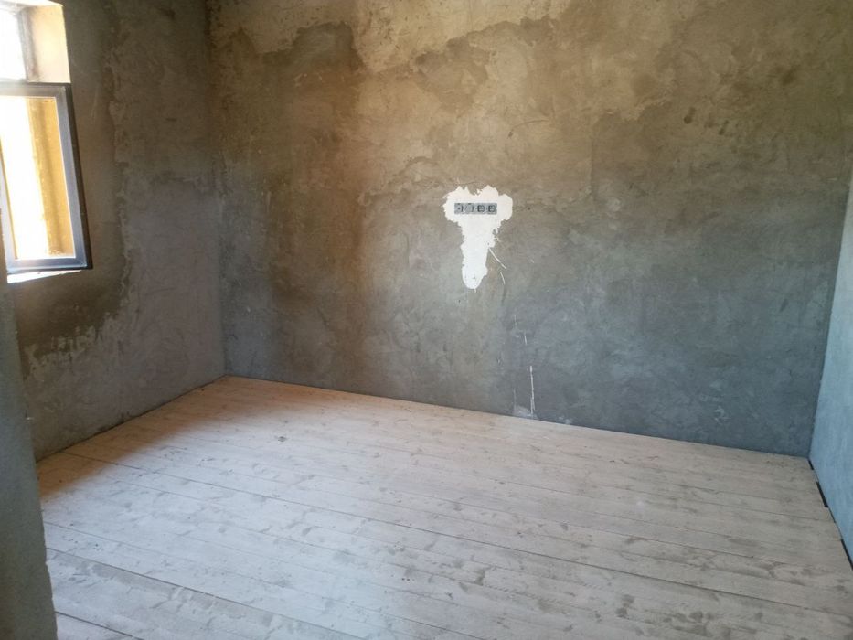 Гулистон шахар Маххала мустидан тушганда 6 хона Уй янги хечким яшамага