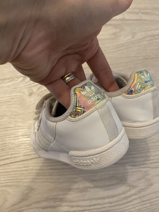 Adidasi adidas, marimea 25