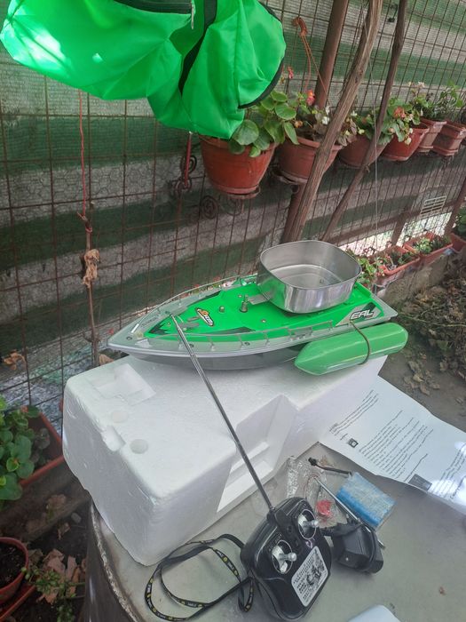 Barca de nadit cu telecomanda