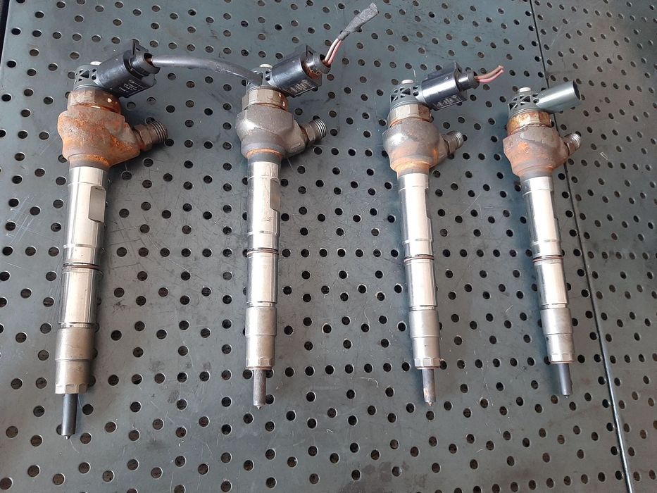 Injector 2.0 tdi audi q3 8u a3 8v a4 b8 a5 8t3 seat alhambra leon ateca 0445110471