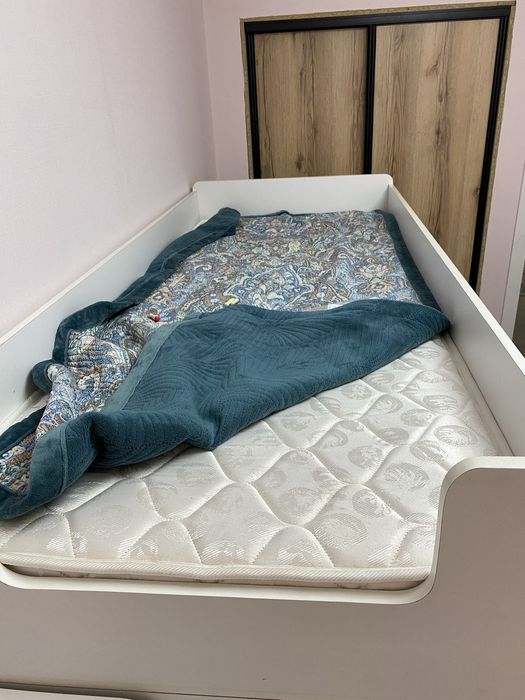 Двухэтпжняя детская кровать со шкафчиком