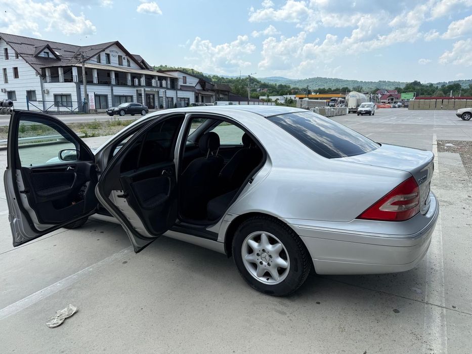 MERCEDES-BENZ C-Class 2004 — imagine 4