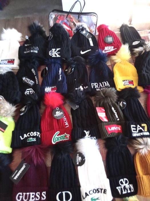 Căciuli diferite marci,