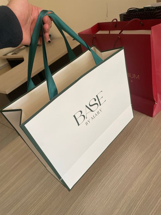 Poligrafiya hizmatlari etiketka karobka paket nakelyka dizaynn hizmatl