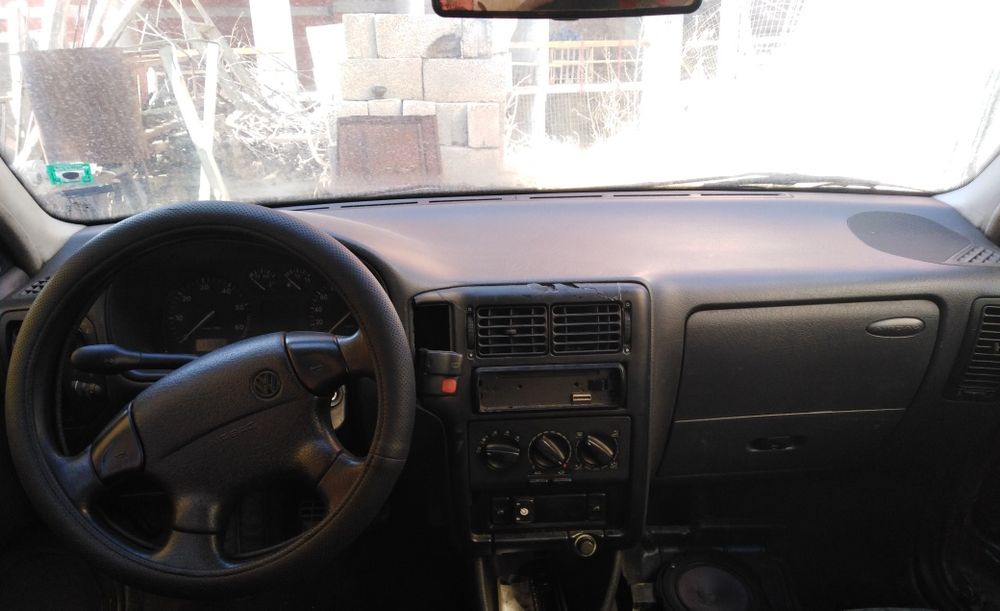 Фолксваген VOLKSWAGEN ПОЛО 99 г. 1.4 60 коня климатик 5 врати.